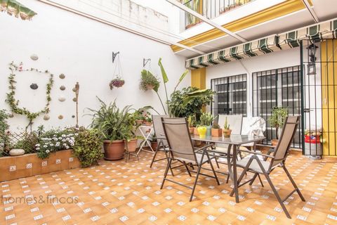 Ayamonte - Large House for Sale in Spain Ayamonte - Large House for Sale in Spain. Large House in Ayamonte / Prov. Huelva. Large 2-story house of approx. 216 m2 constructed surface. Excellent location in the middle of the town. Partially furnished. 5...