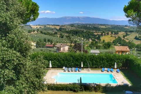 Located in Gualdo Cattaneo, this monumental farmhouse offers luxuries like paid bubble bathand shared swimming pool for en unforgettable experience. There is 1 bedroom here to house a family of 3. Enjoy adventurous treks or hikes in the forest at 1 k...