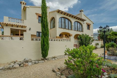 El Paraiso is a very comfortable villa with breathtaking views on the Costa Blanca. It has a beautiful location and luxurious facilities, from wellness to a private swimming pool and an attractively lit garden. Ideal for holidays with family or frien...