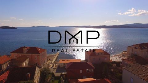 Historical stone villa for sale - captain's palace by the sea with a large garden and parking in the center of Orebic. The property has a total of 580m2 of living space and consists of ground floor and three floors. In addition to the main building, ...