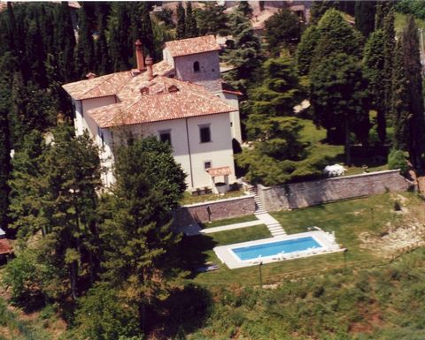 Sansepolcro We offer for sale, an exclusive Villa Patrizia built in 1614 by an important noble family, developing around the nucleus of an 11th century watchtower. The villa boasts a splendid swimming pool and is completed by 16.2 hectares of land. T...