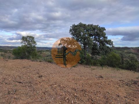 Rustikales Grundstück mit 55.800 m2, in der Nähe der Alcarias Grandes, in Castro Marim. Algarve. Mit Bäumen. Gute Treffer. Zugang über Asphalt. Land mit einer schönen Aussicht unter dem See und dem Bunk Dam. Das Grundstück befindet sich in der städti...