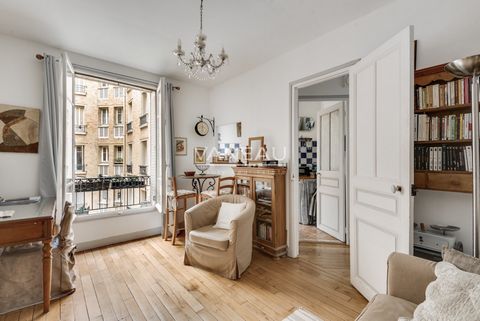 RUE FROIDEVAUX - Au 3ème étage par ascenseur d'un très bel immeuble Art déco, façade classée, nous vous proposons ce sublime deux pièces d'une surface de 33.35m2 Carrez composé comme suit : entrée, une cuisine semi-ouverte, un vaste salon/salle à man...