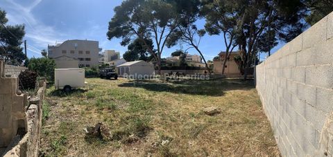 Excellent investment plot for building your dream home in Palma Bay This is a fantastic opportunity to purchase a generous residential plot of around 737m2, just metres from the beach , and walking distance from all local amenities in the Can Pastill...