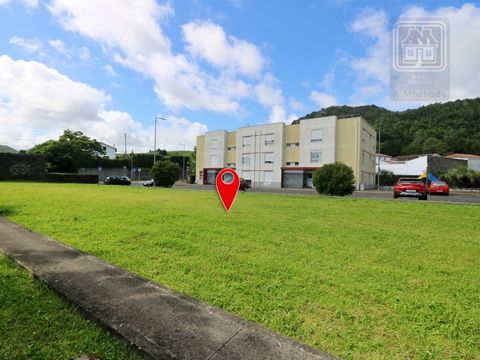 URBAN LAND LOT (lot 4) with 177.80 m2 of total land area, located in the area of Pico do Fogo de Cima, in the parish of Livramento (Rosto do Cão), inserted in a housing development composed of several buildings for housing (apartments) and some comme...