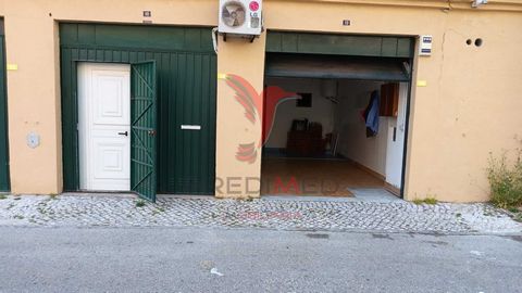 This garage for sale in Massamá in the Iberopa Building, is a great opportunity for those looking for a comfortable and accessible storage space. The garage has a floor area of 50.00 m² and is located in an excellent area with easy access to public t...
