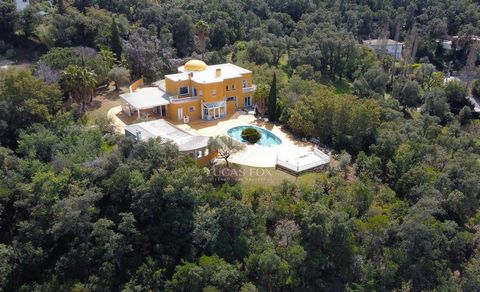 Lucas Fox presents this large luxury villa for sale on the Costa Brava. Enjoy a fantastic location in the mountains, 10 kilometers from the beautiful beaches of the Costa Brava, in one of the quietest residential areas of the region, surrounded by na...