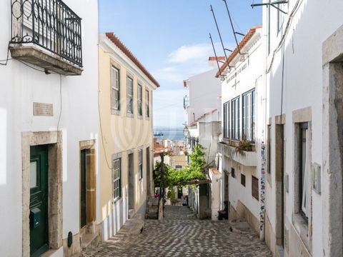 Building with river view, in Alfama, Lisbon. Registered in the Caderneta Predial Urbana (Land Registry) with a gross construction area of 312 m2, it is currently in a demolished condition with façade and retaining walls preserved. It had an approved ...