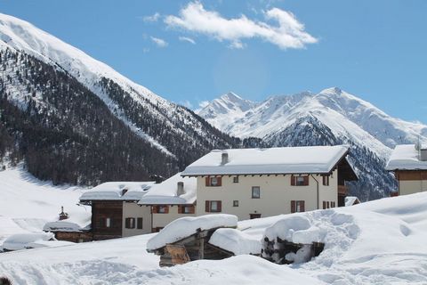 ﻿The Baita is located in the San Rocco district, just 30 m from the Amerikan ski elevator and 150 m from the Carousel 3000 gondola. The apartment is ideal for winter sports and nature lovers. In the immediate vicinity you will find bars, supermarkets...