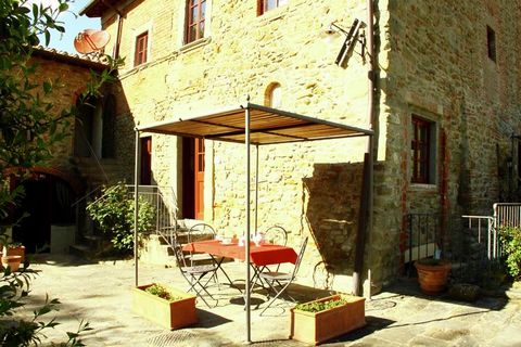 Old country house from the fifteenth century, where the charm of the past is in perfect harmony with the modern conveniences. It's the first house of the town of Cascia along the provincial road towards Reggello Valdarno, a short distance from the ol...