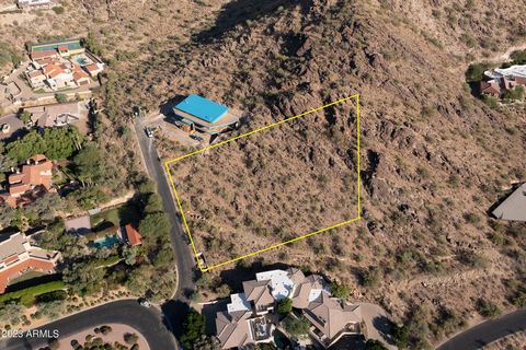 Nestled atop the picturesque Mummy Mountain in the heart of Paradise Valley, this piece of land offers an unparalleled opportunity for an extraordinary residence. Located on a serene cul-de-sac, it enjoys the proximity of the prestigious Paradise Val...