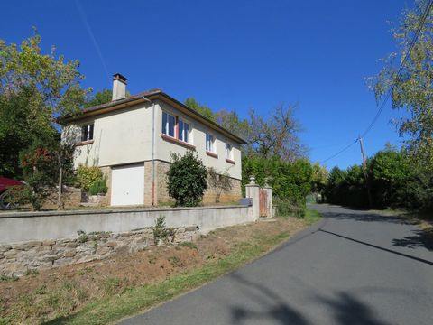 This detached house is located on a small road in the French countryside and is ready to move into. With beautiful views and a nice garden with trees, plants and vines. A driveway with space for 2 cars, a very spacious garage where there is also room...