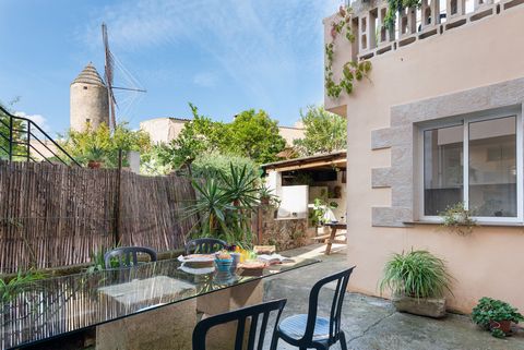 This fantastic and cozy flat in the heart of Costitx can accommodate up to 6 people. Do you want to enjoy the peace and quiet of the island? In this apartment, you will find the rest you deserve. Outside you can enjoy a delicious barbecue or have an ...
