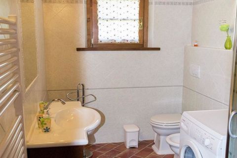 This charming holiday home in Tuscany has 2 bedrooms for 6 people to stay comfortably. Perfect for familiesit comes withfree wifi, and swimming pool with sun terrace, sun beds and parasols to enjoy the sun. Located in in the hills it is perfect to vi...
