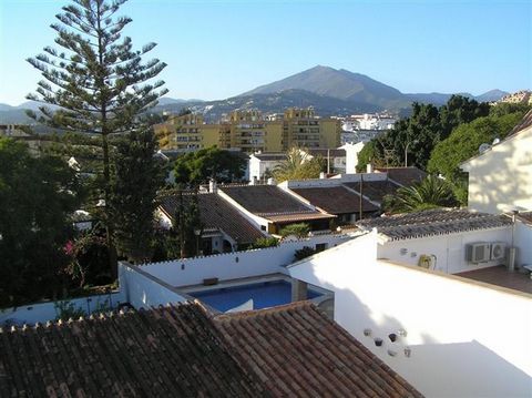 INVESTORS SPECIAL! Townhouse for sale in the prestigious area of Nueva Andalucía. It is a semi-detached single-family home converted into two independent apartments. The first of them has 2 bedrooms, living room with fireplace, balcony, separate kitc...