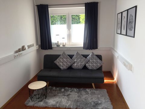 The holiday apartment, newly furnished in 2019, has a living / dining room with an additional sofa bed. A box spring double bed measuring 1.80 x 2 m is available for a restful sleep. The functionally furnished kitchenette has a stove with ceramic hob...