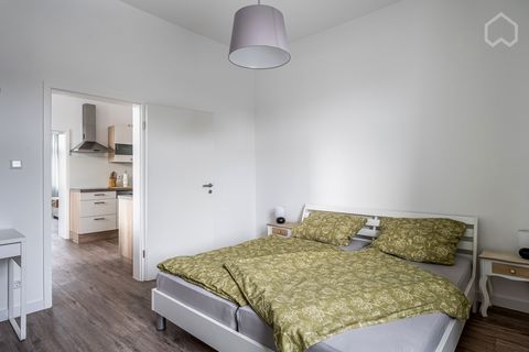 They live on 60 square meters in Schwelm near Wuppertal. The apartment consists of 2 rooms - a bedroom with double bed and a living room with sofa and TV. Furthermore there is a fully equipped kitchen with a dining area for 4 persons and a bathroom w...