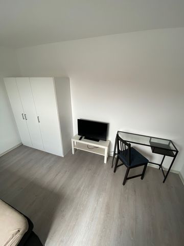 The 1-room apartment is located directly in the city centre of Worms and has a living space of 22 sqm, It is fully furnished and equipped. It has a private bathroom with shower (towels are also available), wardrobe, double-bed (140x200), desk/dining ...