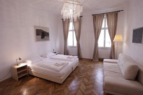 Bright, cozy apartment with bedroom, kitchen and living room. Up to 4 people are enabled to sleep and work comfortably as well as enjoy the silence and the beautiful view to the baroque park Augarten. Surroundings: Your apartment enjoys a central but...