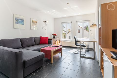 We offer here from private a quietly located and at the same time well connected 2-room gallery apartment in the south of Nuremberg. This apartment was designed by us for tenants who temporarily come to Nuremberg for professional reasons. The apartme...