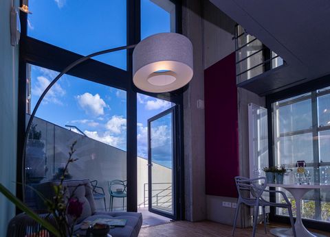 Are you single, do you love exceptional design and light-flooded living in a quiet, top residential location with a great view? Do you want to end your eventful day on the terrace or in the garden with a spectacular sunset and a sundowner? Then you'v...