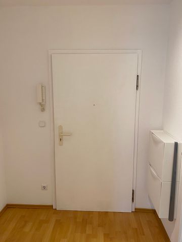 Modern kitchen, washing machine, laminate flooring, terrace, quiet location, internet and garage. A great apartment with a large and floor-to-ceiling window, which lets in a lot of light and air. The cozy and quiet terrace is surrounded by lots of gr...