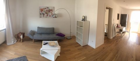 Modern furnished flat in a renovated house with history. The flat has a Parisian balcony, kitchen-living area and a separate bedroom. Shopping, restaurants, public transport within walking distance. 55m², 2nd floor, 1 bedroom, completely renovated, p...