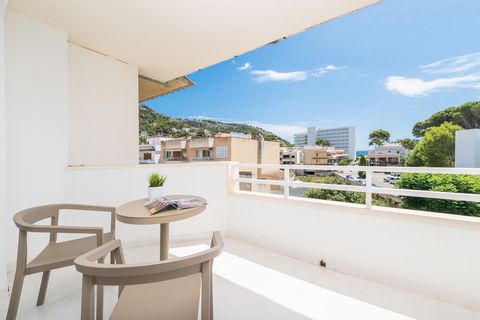 Welcome to this modern and cozy apartment in the center of Canyamel just 250 meters from its beach. It has a capacity for 4+1 guests. The terrace of this wonderful apartment is the ideal place to start the day with a delicious breakfast. From here yo...