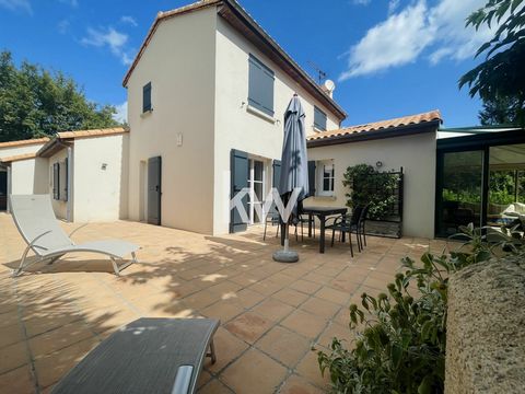 In a green setting, come and discover in NOUAILLÉ-MAUPERTUIS, this 6-room house of 127 m². ON-DEMAND VIRTUAL TOUR It offers you: - On the ground floor, an entrance hall opening onto a large living room, a fitted and equipped kitchen, a sleeping area ...
