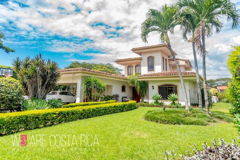 ID# 116995. Beautiful colonial house for sale, Santa Ana, Valle del Sol condominium 400 sqm construction, 1000 sqm land, 4 bedrooms, 3.5 bathrooms, US$650.000. Welcome to excellence and luxury in this stunning two-story colonial architecture residenc...
