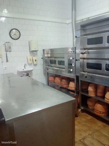 Trespasse manufacture of Pão de Ló. The manufacture/shop has ovens and machinery for the preparation of the Sponge Cake. Ideal for those who want to promote the so traditional sweet of the area. Situated in central Ovar, close to services, commerce,....