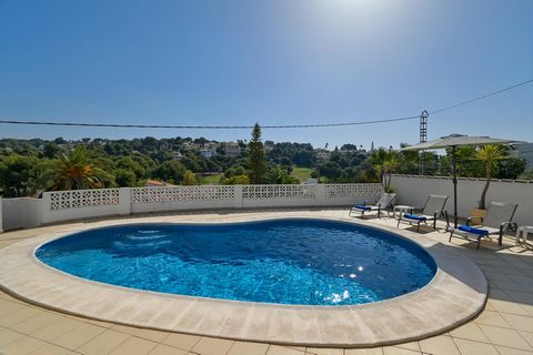 Location de vacances moderne et confortable à Benissa, Costa Blanca, Espagne avec piscine privée pour 4 personnes. Le logement est situé dans une région balnéaire et résidentielle, à 2 km de la plage de Cala Baladrar et à 5 km de Moraira. Le logement...