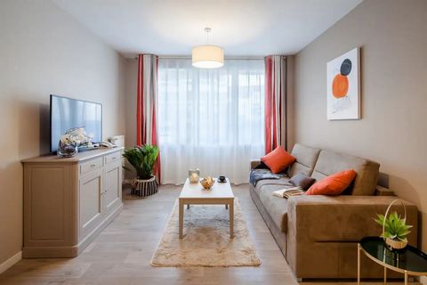 Stylish new apartment in the building. The position, which is ideal in the center of the city, ensures quick access to Paris. Savor a contemporary living area, a fully furnished kitchen, a walk-in shower (PRM) in the bathroom, and a cozy bed in the b...