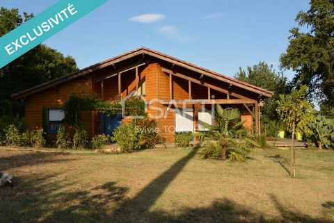 EXCLUSIVE Near the spa resort of Barbotan les Thermes, in the heart of a wooded and fenced plot of 5,000 m2 with water point, single-storey architect-designed wooden frame house from 2009 of approximately 177 m2 of living space plus 72 m2 terrace. It...