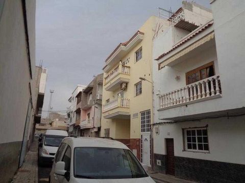 Premises intended as a garage on the semi-basement floor of a building located on Calle Colon, N: 9, in Alcala, Guia de Isora. With access through a ramp from the rear to the street where it is located, without interior distribution. It has an area o...