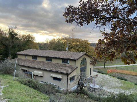 MONTONE (PG): In the area of the Upper Tiber Valley, winery of 45.5 ha composed of: - BUILDINGS * Farm building of approximately 720 sqm built between 2008 and 2011 arranged on three levels connected by lift and stairs, both internal and external. In...