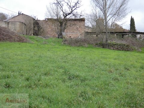 TARN (81) For sale ten minutes from Cordes-sur-ciel a building plot of approximately 3,500m² with a stone building to restore. The building (approximately 20mx5m) has part of the roof collapsed but the change of destination is possible in order to be...