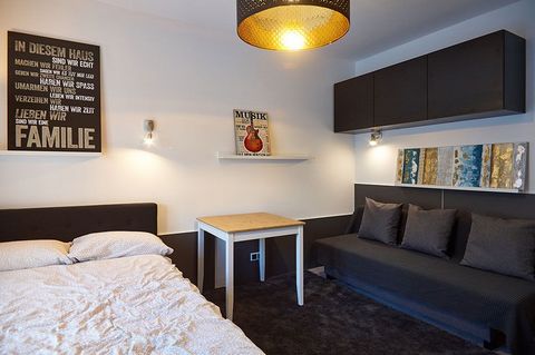 The apartment is on the ground floor in a good, quiet residential area in the center of Dortmund. Owners live here, as do students and intellectuals. In the vicinity there are many interesting cafes, restaurants, a park, but also the pedestrian zone ...