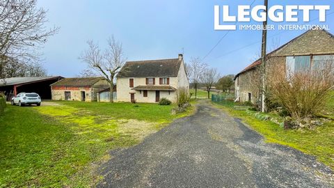 A26191NB46 - Located 15 km from Gourdon on a tourist route, this former cattle farm has great potential and can be easily adapted to your project: - The house needs modernizing, but is in very good structural condition and habitable as is: 3 bedrooms...