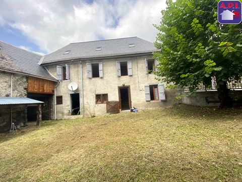 PRETTY HOUSE WITH BARN AND GARDEN In the village of SAINT JEAN DU CASTILLONNAIS, pleasant house consisting of a living room/kitchen, a bathroom and separate WC. Upstairs, 3 beautiful bedrooms, and on the top floor a convertible attic. A barn adjoinin...