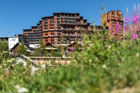Your residence: The [partially] recently refurbished Pierre & Vacances L'Ours Blanc residence is located in the very heart of the resort. A beautiful wood-decorated building with superb views over the valley of the Massif de l'Oisans. It benefits fro...