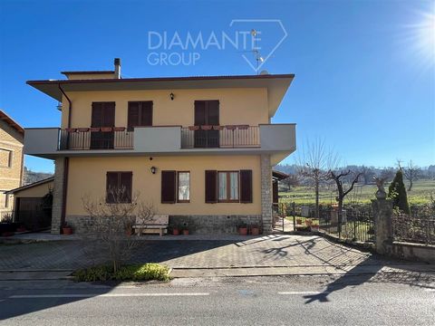 MARANZANO, CITTA' DELLA PIEVE, Single house for sale of 160 Sq. mt., Habitable, Heating Individual heating system, Energetic class: G, composed by: 7 Rooms, Separate kitchen, , 5 Bedrooms, 3 Bathrooms, Single Box, Garden, Loft, Cellar, Price: € 300,0...