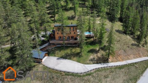 Valberg, au pieds des pistes des Éguilles, magnifique chalets de plus de 380m2 habitables composé de 4 suites, d'un grand espace de vie avec cuisine ouverte, salle à manger et salon/cheminée. Ce chalet vous propose également une salle de jeux , un es...