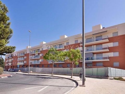 Excellente opportunité d'investissement ! Vente d'une place de parking dans l'Avenida Jaime II, 44, située dans la charmante ville de Mutxamel. Caractéristiques remarquables : Situation privilégiée : Accès facile aux principales voies de communicatio...