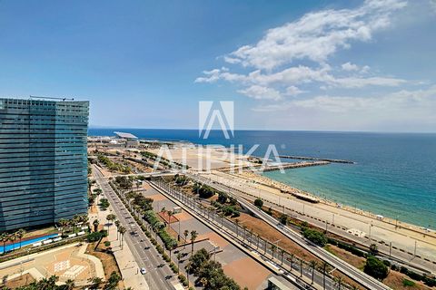 Propriété en parfait état de 140 m² avec 36m2 de terrasse incluse avec une vue panoramique imprenable sur la mer et Barcelone. Cette magnifique propriété est située dans l’urbanisation exclusive Illa de la Llum, à Diagonal Mar. L’appartement se disti...