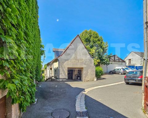 Dit gebouw, gelegen in het hart van Azay-le-Rideau, biedt vele gebruiksmogelijkheden. Het is ideaal voor het parkeren van een voertuig, het opslaan van goederen of het opbergen van verschillende items dankzij de praktische en functionele ruimtes. Ken...