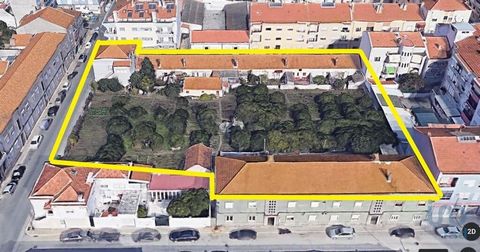 Setúbal – Moita – Alhos Vedros 21 imoveis com 3.640 m2, sendo terreno com 2.090 m2 para construção de 2 prédios e 1.550 de habitações, ( moradias térreas em banda de 48 m2 com 25 m2 de pátio, apartamentos com 48 m2 e r/c com 80 m2 de pátio ). 10 mora...