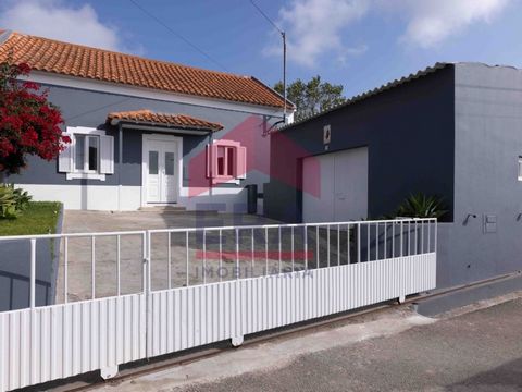 Casa de una sola planta de1 dormitorios recientemente renovada. Gran ático con techos altos. Patio con jardín y barbacoa y anexo para trastero. Garaje para dos coches. Fácil acceso a todos los comercios y servicios esenciales, cerca de las playas y a...