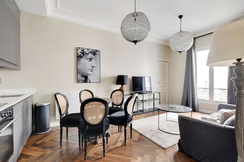 Checkmyguest offers you this beautiful 45 m2 apartment, located near Place Victor Hugo, in the heart of Paris' 16th arrondissement. Featuring a comfortable bedroom and all necessary amenities, it offers you a pleasant stay in the lively Chaillot dist...