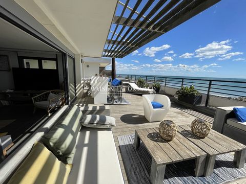 PENTHOUSE IN DER 1. LINIE MIT ATEMBERAUBENDEM MEERBLICK Diese Immobilie befindet sich in einer kleinen Residenz am Strand mit Blick auf das Meer in der Stadt Palavas. Alle Annehmlichkeiten sind 5 Minuten entfernt, der internationale Flughafen und der...